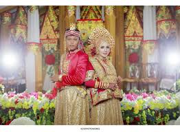 Maybe you would like to learn more about one of these? 14 Baju Pernikahan Adat Bugis Makassar