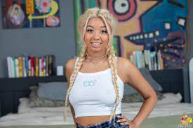 Gia DiBella adult actress - I Shoot Porn