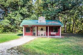 Feb 06, 2019 · characterized by dozens of canyons within the park ground, starved rock state park attracts over 2 million visitors annually which is a testimony to its popularity and for a complete experience of the place, stay at the logged wooden cabins is a must. 12 Best Vrbos And Airbnbs In Starved Rock 2021 Cabins B B S And More Wapiti Travel