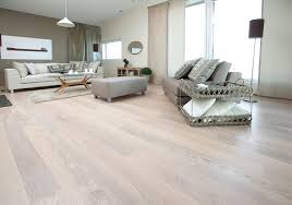 الباركيه في الداخل 34 صوره الألوان الأسود والأبيض للطلاء في الشقة والملمس من ينجي الظلام والبلوط الطبيعي في المناطق الداخلية من الغرفة