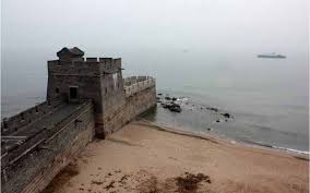 Astfel, marele zid chinezesc se dovedeşte a fi de peste două ori mai lung decât estimările iniţiale (8.850 de km), bazate pe izvoare. Calatorii Pe Jos De A Lungul Marelui Zid Chinezesc Orizont Alternativ