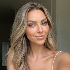 Melissa Merk's Instagram, Twitter & Facebook