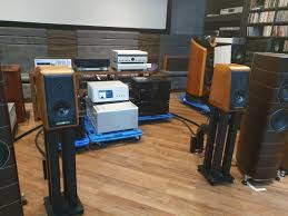 Sonus faber 'signum' & marantz 2270 plays kem awesome sound. Sonus Faber Signum Speaker Audio Soundbars Speakers Amplifiers On Carousell