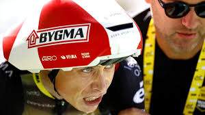 VIDEO: Tadej Pogacar inspects Jonas Vingegaard's bike after disappointing  Dauphine time loss