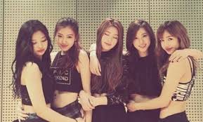 Blackpink Predebut Photo With G I Dle Miyeon Blackpink Debut Blackpink Blackpink Fashion