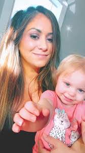 Sabrina Oakley's Instagram, Twitter & Facebook