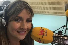 Un operador técnico se encargará de lograr que el programa salga al aire, manejando el dispositivo que posibilita la emisión. Vicky Davila En La W Radio