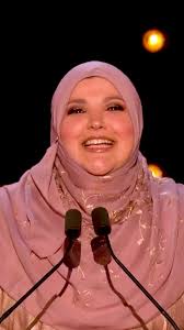 A lesson in how to present an award, with @fatiha.elghorri 😂  #BAFTACraftAwards