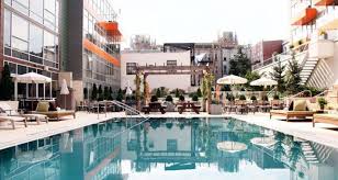 Mccarren Hotel Pool Brooklyn Etats Unis New York Hotels Brooklyn Hotels Hotel Pool