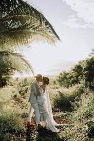 Colorful Eco Friendly Maui Wedding At Punakea Palms Junebug Weddings Maui Weddings Hawaiian Wedding Inspiration Tropical Wedding Photography