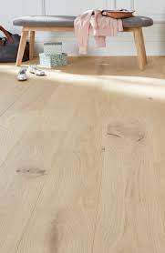 donnez a votre interieur une touche deco authentique et raffinee avec ce parquet contrecoll parquet contrecolle chene idee deco appartement parquet contrecolle