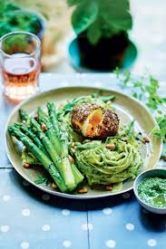 œuf Mollet Pane Aux Graines Pates Au Pesto De Roquette Et Asperges Vertes Recettes De Cuisine Recette Cuisine Facile Pesto Roquette