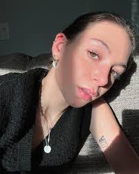 Gwen Oconnor's Instagram, Twitter & Facebook