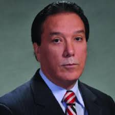 Hoy recordamos (y repasamos) la carrera de una de las figuras más  persistentes y combativas del periodismo panameño: Julio Miller. 🇵🇦 Con  una trayectoria que abarca décadas, Miller ha sido un protagonista