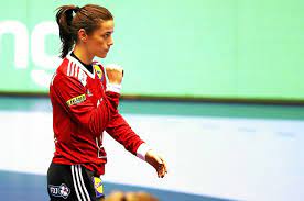 She participated at the 2009 wor. Handball Cleopatre Darleux Sa Nouvelle Vie En Rose Chez Les Bleues Handball Le Telegramme