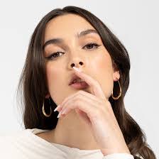 Francesca Small's Instagram, Twitter & Facebook