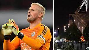 Claude puel confirmed his goalkeeper, kasper schmeichel, witnessed vichai srivaddhanaprabha's fatal helicopter crash outside the king power stadium on saturday night. Premier League Leicester City Kasper Schmeichel In Tears At Site Of Helicopter Crash Marca In English