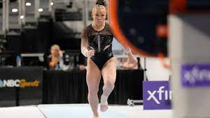 Simone Biles, looking perhaps better than ever, surges to early ...