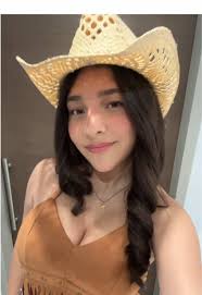 Miranda at Two Step Inn