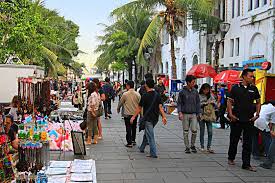 Though, every ethnic group and minority in this country has its own clothing traditions, methods of the photo was made by gunawan kartapranata in the museum indonesia, taman mini indonesia indah, jakarta. 10 Street Markets That Jakarta Expats May Enjoy
