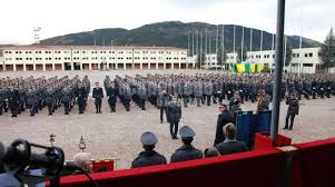 Il complesso vanvitelliano, che meglio si prestava alle esigenze della formazione degli specialisti, fu già sede di istituzioni militari quali la scuola sottufficiali dell'esercito dal 1888 al 1895, l'accademia della guardia di finanza dal 1896 al 1925 e soprattutto dell'accademia aeronautica dal 1926 al 1943. Guardia Di Finanza 575 Nuovi Marescialli Giureranno A L Aquila Il Capoluogo