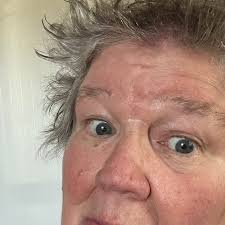 Estoy un poco conflictiva. Por un lado; a la mierda la NFL pero, por el  otro, QUIERO ver a Trump ser abucheado.