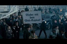 ウィーンで「ハイル・ヒトラー！」の大斉唱 『ナチスに仕掛けたチェスゲーム』本編映像｜Real Sound｜リアルサウンド 映画部