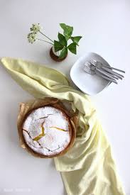 Kasekuchen Ohne Boden Und Wochenendblumen Kasekuchen Ohne Boden Lebensmittel Essen Kuchen