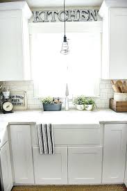 Essential items to make your kitchen countertops look beautifully styled instead of cluttered. Kitchen Counter Decorating Ideas Whaciendobuenasmigas