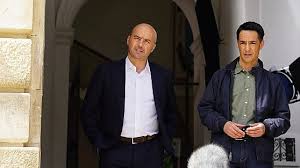 Torna su raiuno il poliziotto più celebre della televisione italiana, in una veste tutta nuova: Luca Zingaretti Al Festival Di Dogliani L Incontro Con Camilleri Poi Montalbano L Endorsement Per Il Fratello Nicola La Repubblica