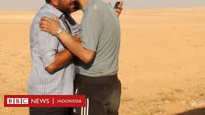 Sebuah keluarga mendadak diselimuti rasa duka mendalam setelah. Video Viral Disangka Gay Ternyata Kakak Adik Pengunggah Tak Perhatikan Privasi Bbc News Indonesia