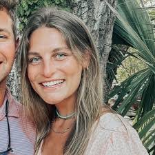 Caroline Wallis's Instagram, Twitter & Facebook