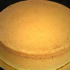 Buonissimo ciambellone al liquore strega, perfetto per la colazione o la merenda, si prepara in poco tempo, è morbidissimo, un dolce semplice che piace molto anche ai bambini con l'aggiunta di pezzi di cioccolato, ovviamente facoltativi. Torta Al Liquore Strega