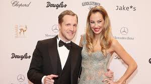 Amira pocher hat ihrem ehemann und comedian oliver zu weihnachten schuhe geschenkt, doch während amira pochers (28) geschenk für oliver (42) nicht so gut ankommt, ist die freude über. Oliver Pocher Und Amira Aly Hochzeit Auf Den Malediven Stern De