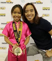 Chồng việt hương và con về vn định cư, đoàn tụ với vợ sau 30 năm xa quê yan talents posted an episode of bản tin yan news. Viá»‡t HÆ°Æ¡ng Láº§n Ä'áº§u Xuc Ä'á»™ng Ngháº¹n Ngao Khi Nháº¯c Ä'áº¿n Con Gai Ä'áº§u Long Tin Tá»©c Má»›i Nháº¥t 24h Ä'á»c Bao Lao Ä'á»™ng Online Laodong Vn