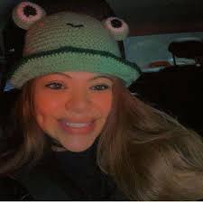 Hello! I'm looking for somebody willing to train latte art? I've had a few  barista classes, but want to be formally shown and was curious if there is  anyone in this group