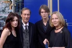 Филипп янковский фотографии последние новости слухи факты биография родился 10 октября 1968 года в саратове в семье актёров олега янковского и людмилы зориной. Filipp Yankovskij Biografiya Lichnaya Zhizn Filmy Foto Aktera Biografiya Lichnaya Zhizn Znamenitostej Biography Life