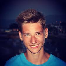 Michelle Vroman (@M2TheChel)