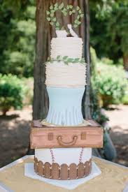 Watch How The Knot Dream Wedding Couple S Wedding Cake Was Chosen On Food Network S Cake Wars Bling Wedding Cakes Wedding Cakes Big Wedding Cakes