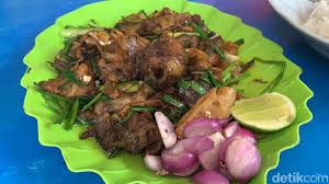 Potong daging kambing sesuai selera. Nfhb2o6jxuxdrm