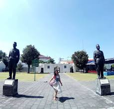 Selain elok, tiket masuk kesana juga murah. Harga Tiket Masuk Benteng Vredeburg Jogja Juli 2021 Wisata Milenial