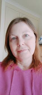 Embracing Natural Gray Hair and Sharing Experiences