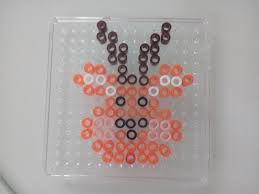 Les perles à repasser, une activités manuelle qui stimule la créativité et la dextérité de l'enfant. Deco De Noel Perles A Repasser Sapin Flocon Couronne Renne Ours