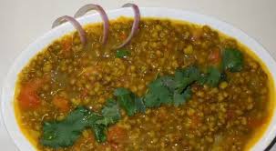 Kisha ongeza viungo vyako vyote ndani ya sufuria, ifunike na uwache mchanganyoo huo uive kwa moto wa wastani. Procedure Of Cooking Ndengu Green Grams Meal Kenyan Recipe Kenyayote