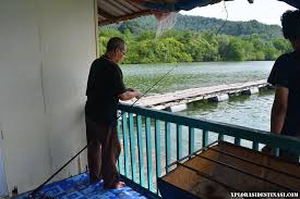 Kalau di alam anda bisa pergi ke sungai, danau, laut, atau perairan lainnya. Pengalaman Menginap Di Teluk Bayu Floating Chalet Kota Kuala Muda Kedah Xplorasi Destinasi