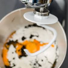 The beater, dough hook or wire whisk rotates around the bowl, giving incredible bowl coverage for fast and complete mixing. Mixer Tilt Head 4 8l Artisan With Accessories Kitchenaid