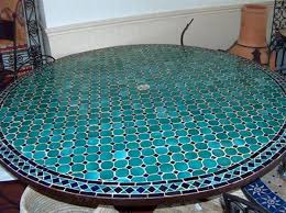 It is one of the main characteristics of the moroccan architecture. Mosaique Sur Table Ronde Table Mosaique Table Zellige Carrelage Mosaique