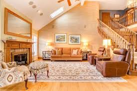 Blue, soft green, white, beige and greige are some of the best wall colors that go well with honey oak. The Perfect Shade Of White Wall Paint For Oak Trim Laurel Home