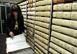 Vanderburgh County Recorder Z Tuley Looks Over Damaged Historical Records In The Vanderburgh County Recorder S Office In The Civic Center In Downtown Evans 4학년