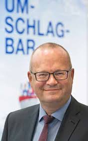 A STRONG VOICE FOR THE PORT OF HAMBURG